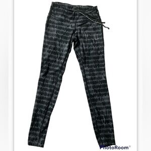 Nike Dry-Fit Nike Running Leggings XS In black and gray Back Zippered pocket